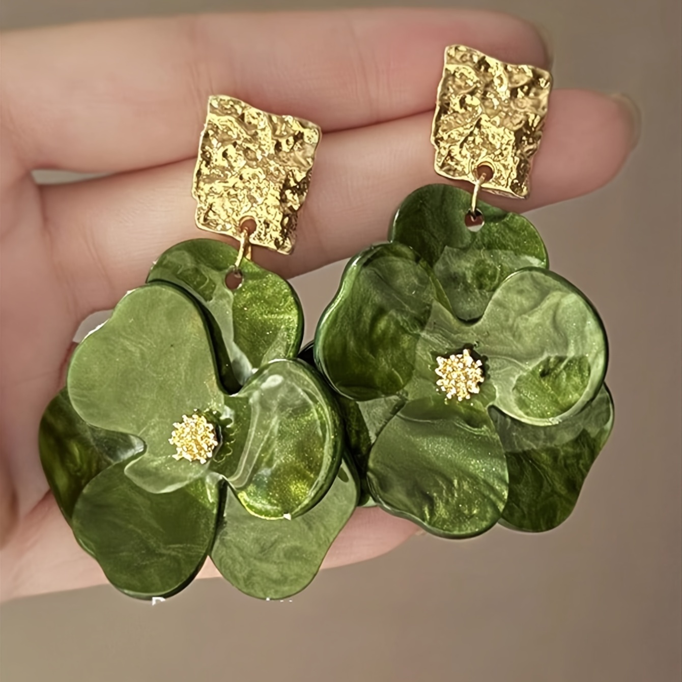 Women's Vintage-Style Green Acrylic Petal Earrings
